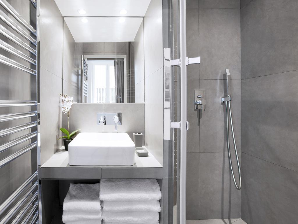 Charming 2br-2ba Between Le Marais & Le Louvre Parijs