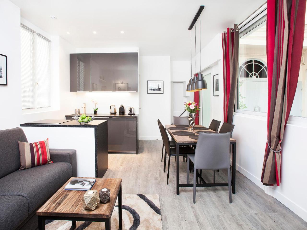 Charming 2br-2ba Between Le Marais & Le Louvre Appartement Parijs